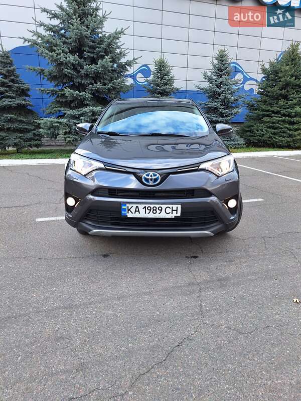 Внедорожник / Кроссовер Toyota RAV4 2018 в Киеве