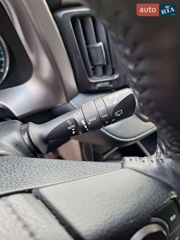 Внедорожник / Кроссовер Toyota RAV4 2018 в Киеве