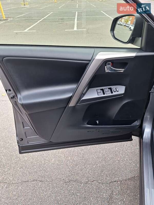 Внедорожник / Кроссовер Toyota RAV4 2018 в Киеве