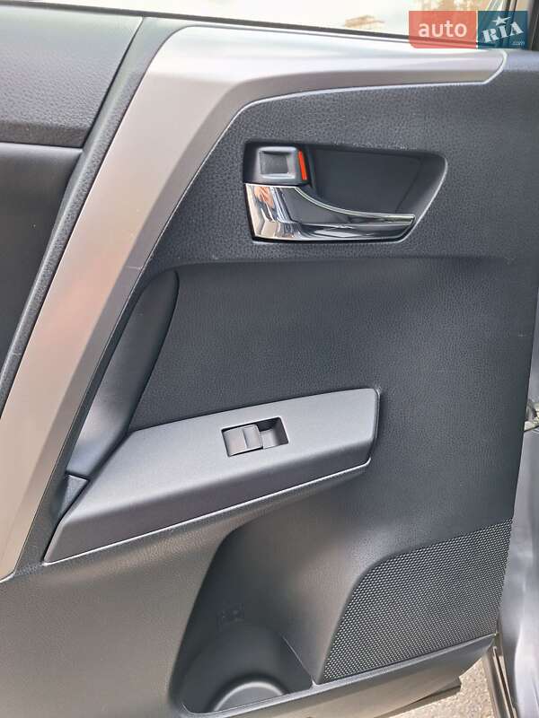 Внедорожник / Кроссовер Toyota RAV4 2018 в Киеве