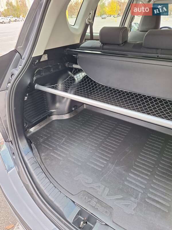 Внедорожник / Кроссовер Toyota RAV4 2018 в Киеве