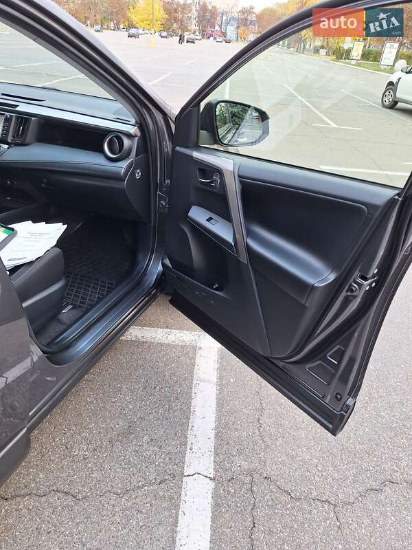 Внедорожник / Кроссовер Toyota RAV4 2018 в Киеве