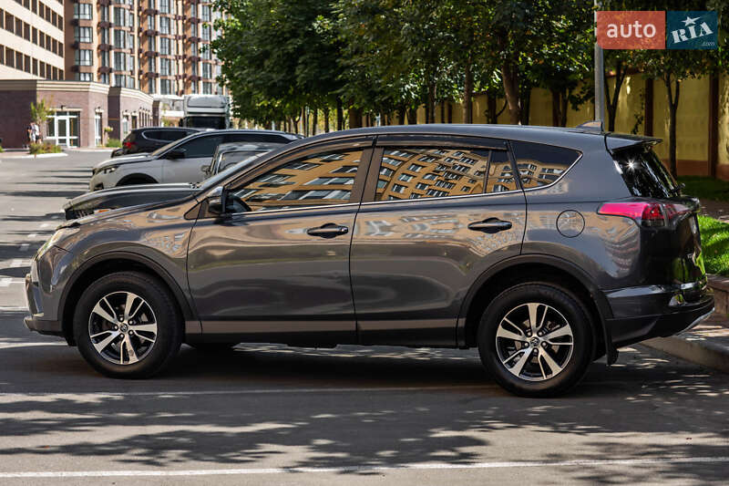 Внедорожник / Кроссовер Toyota RAV4 2017 в Киеве фото 3 Внедорожник / Кроссовер Toyota RAV4 2017 в Киеве