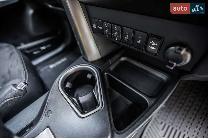 Внедорожник / Кроссовер Toyota RAV4 2017 в Киеве фото 18 Внедорожник / Кроссовер Toyota RAV4 2017 в Киеве