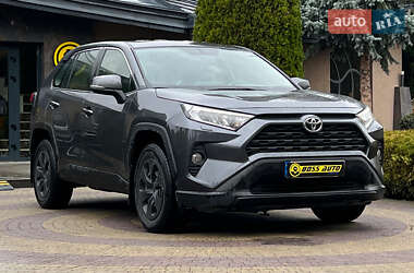 Внедорожник / Кроссовер Toyota RAV4 2020 в Львове