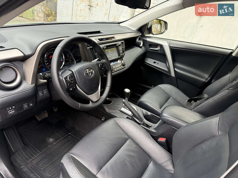 Внедорожник / Кроссовер Toyota RAV4 2015 в Днепре