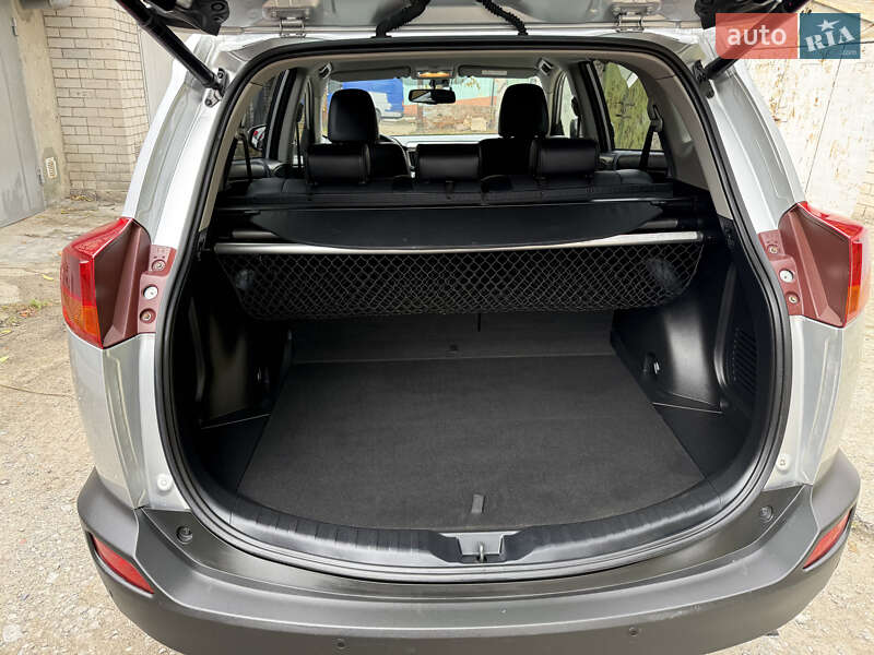 Внедорожник / Кроссовер Toyota RAV4 2015 в Днепре