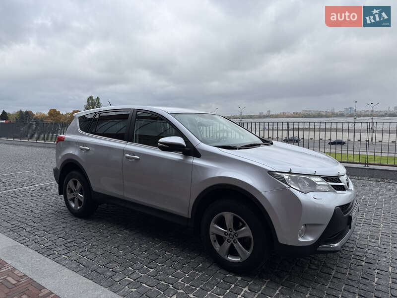 Внедорожник / Кроссовер Toyota RAV4 2015 в Днепре