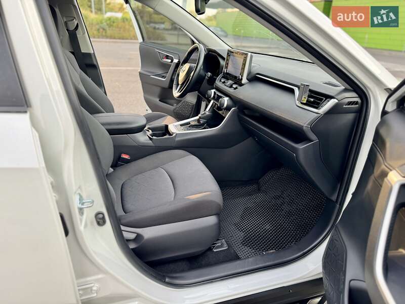 Внедорожник / Кроссовер Toyota RAV4 2019 в Киеве фото 41 Внедорожник / Кроссовер Toyota RAV4 2019 в Киеве