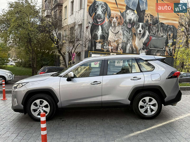 Внедорожник / Кроссовер Toyota RAV4 2019 в Киеве