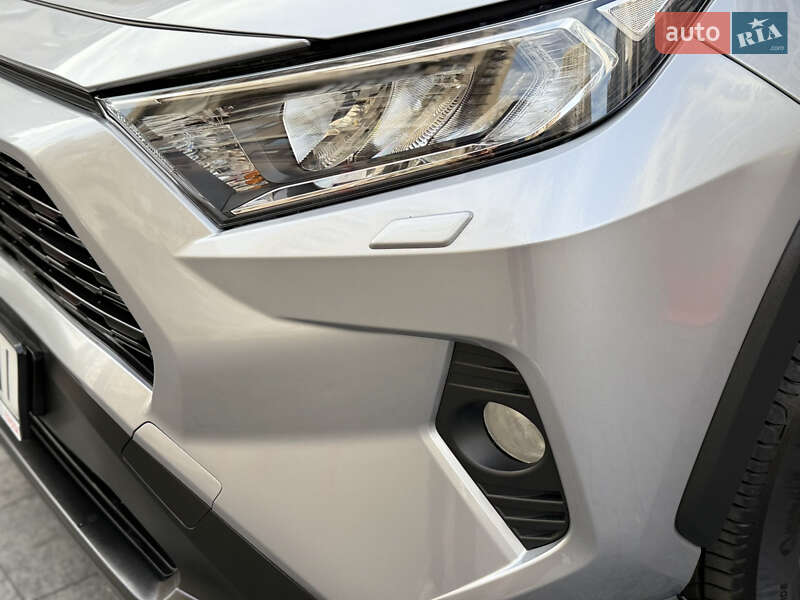 Внедорожник / Кроссовер Toyota RAV4 2019 в Киеве