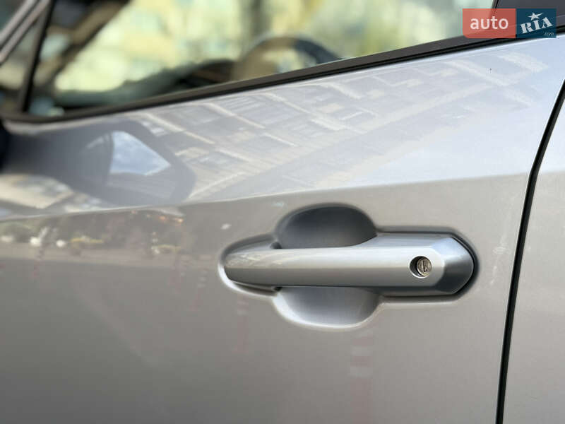 Внедорожник / Кроссовер Toyota RAV4 2019 в Киеве