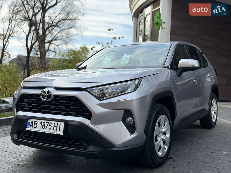 Внедорожник / Кроссовер Toyota RAV4 2019 в Киеве