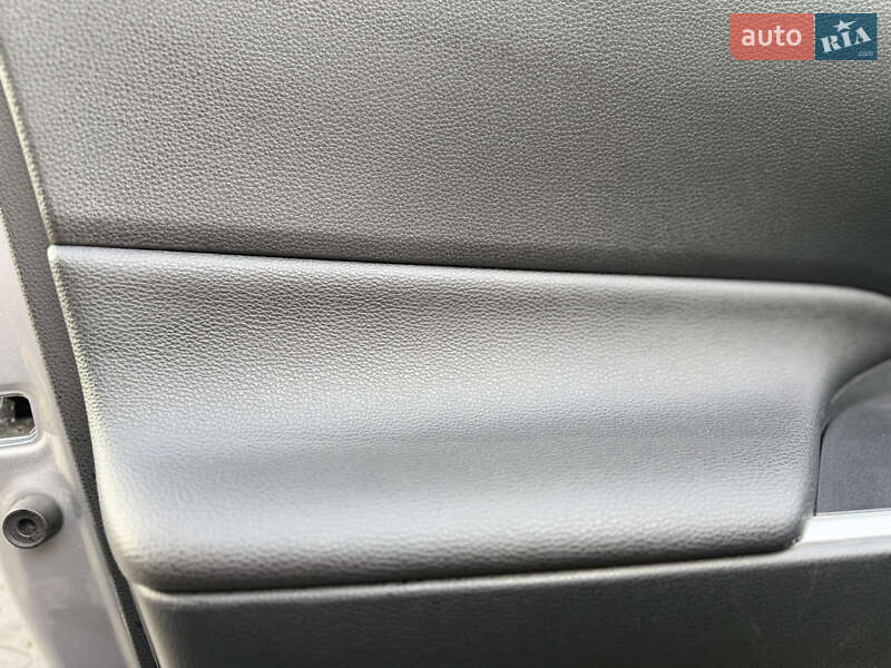 Внедорожник / Кроссовер Toyota RAV4 2019 в Киеве