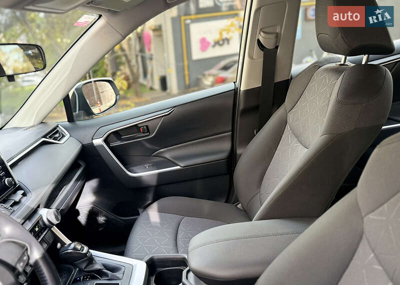 Внедорожник / Кроссовер Toyota RAV4 2019 в Киеве