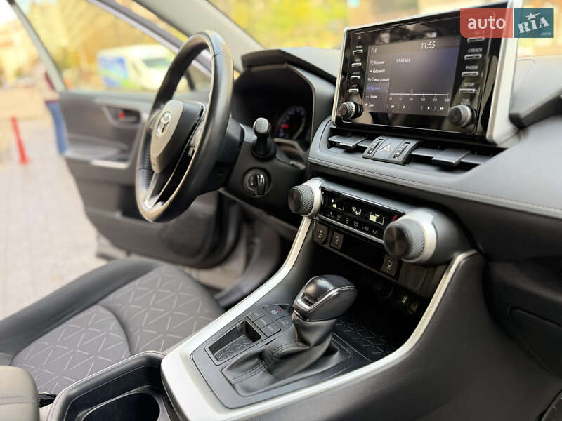 Внедорожник / Кроссовер Toyota RAV4 2019 в Киеве