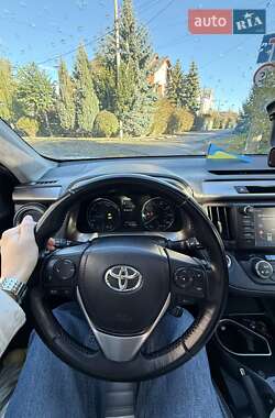 Позашляховик / Кросовер Toyota RAV4 2016 в Івано-Франківську