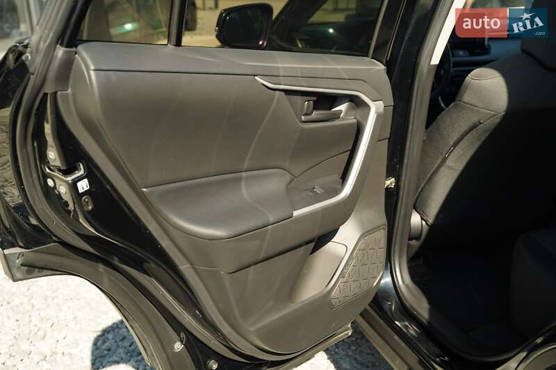 Позашляховик / Кросовер Toyota RAV4 2020 в Чернівцях фото 34 Позашляховик / Кросовер Toyota RAV4 2020 в Чернівцях