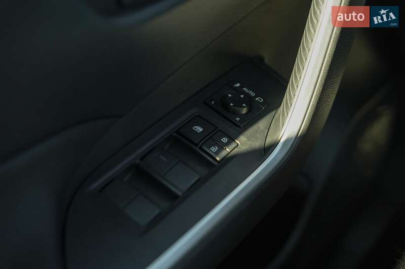 Позашляховик / Кросовер Toyota RAV4 2020 в Чернівцях фото 17 Позашляховик / Кросовер Toyota RAV4 2020 в Чернівцях