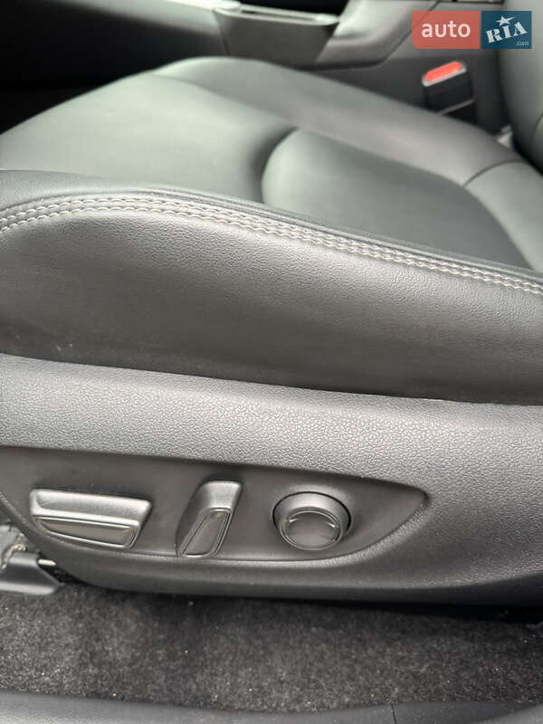 Позашляховик / Кросовер Toyota RAV4 2024 в Надвірній