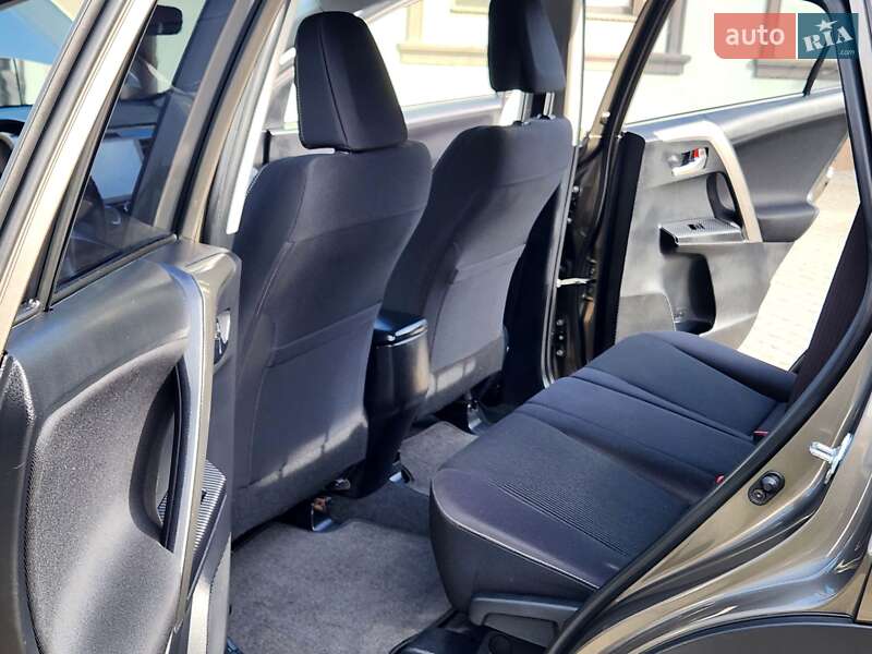 Внедорожник / Кроссовер Toyota RAV4 2015 в Виннице