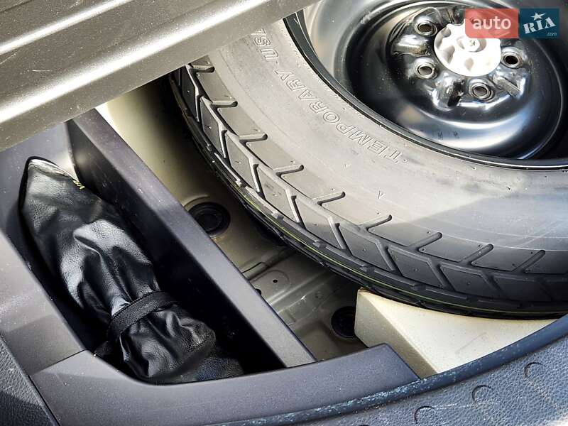 Внедорожник / Кроссовер Toyota RAV4 2015 в Виннице