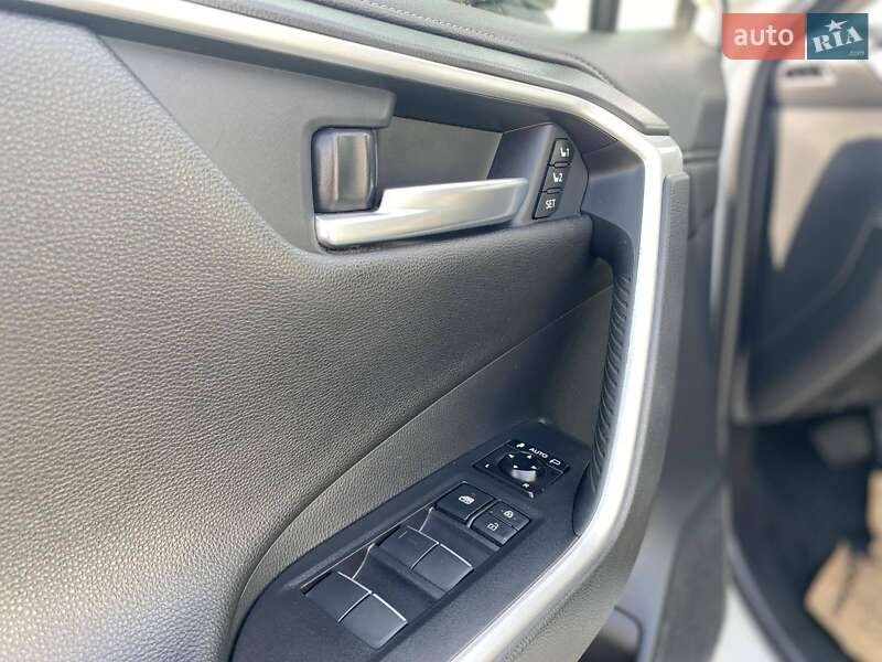 Внедорожник / Кроссовер Toyota RAV4 2019 в Полтаве фото 11 Внедорожник / Кроссовер Toyota RAV4 2019 в Полтаве