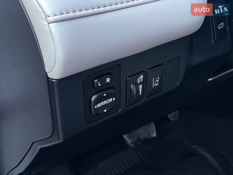 Позашляховик / Кросовер Toyota RAV4 2016 в Одесі фото 34 Позашляховик / Кросовер Toyota RAV4 2016 в Одесі