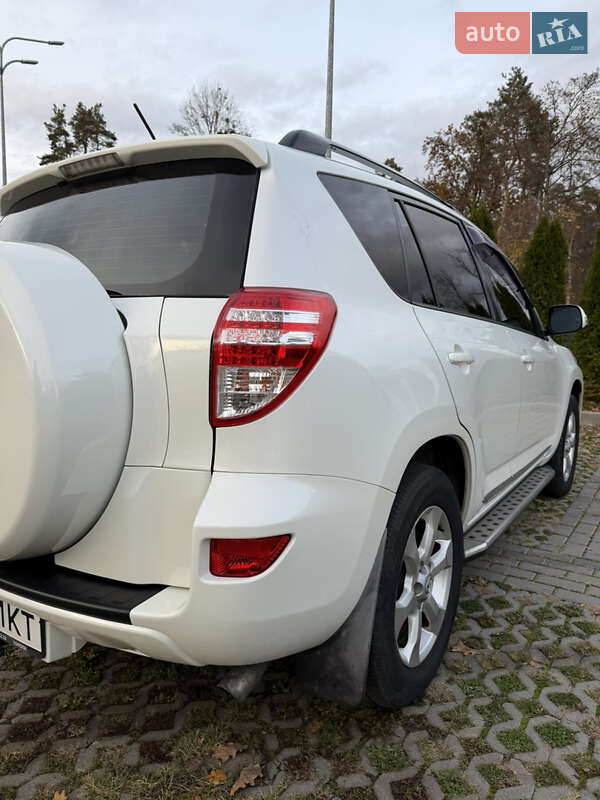Внедорожник / Кроссовер Toyota RAV4 2011 в Харькове
