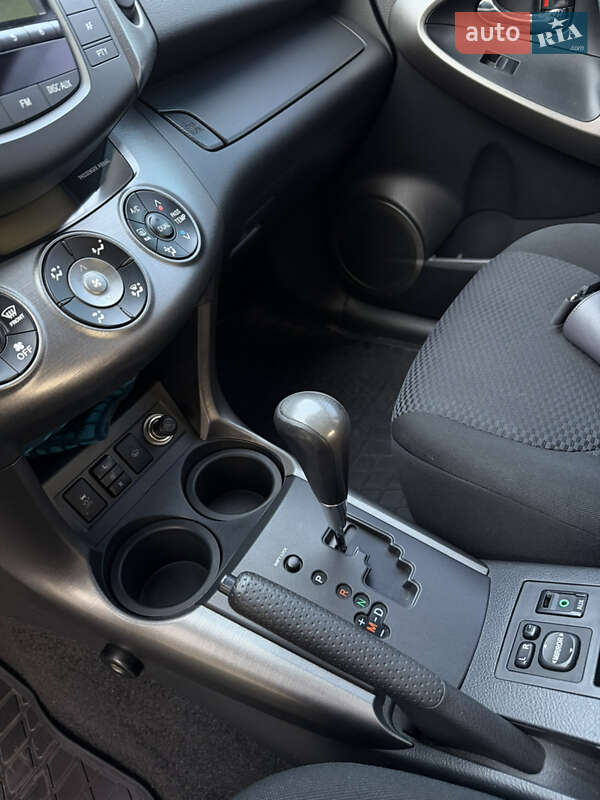 Внедорожник / Кроссовер Toyota RAV4 2011 в Харькове