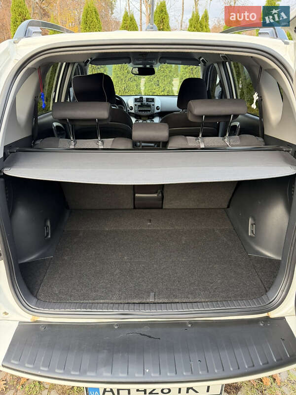 Внедорожник / Кроссовер Toyota RAV4 2011 в Харькове