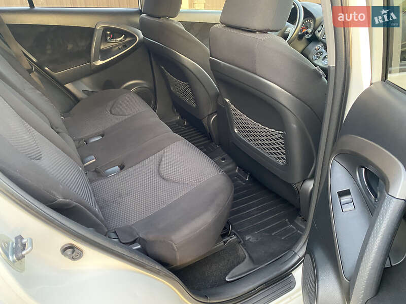 Позашляховик / Кросовер Toyota RAV4 2012 в Києві