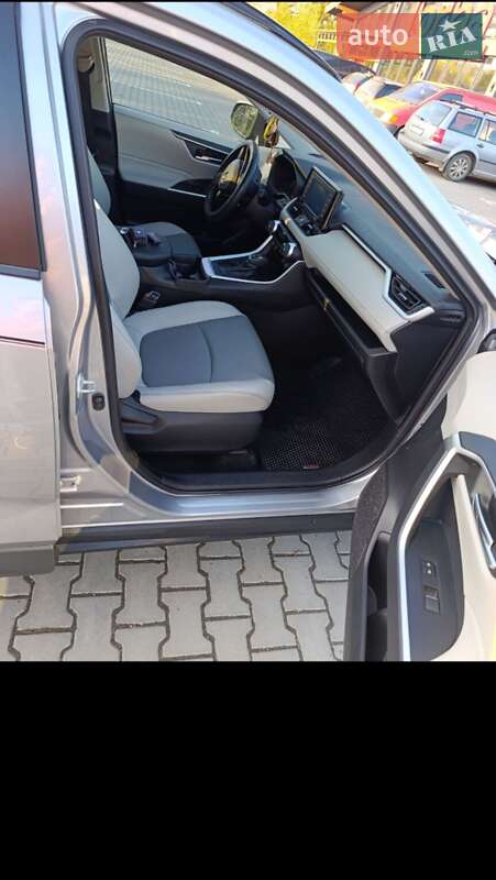 Внедорожник / Кроссовер Toyota RAV4 2021 в Косове