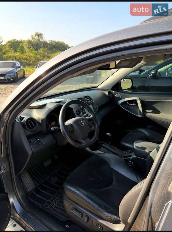 Внедорожник / Кроссовер Toyota RAV4 2011 в Хмельницком