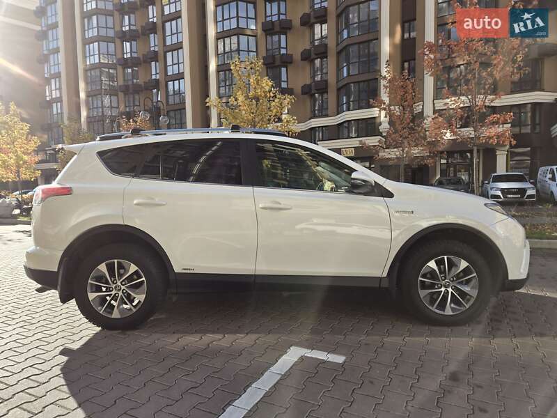 Внедорожник / Кроссовер Toyota RAV4 2017 в Киеве фото 8 Внедорожник / Кроссовер Toyota RAV4 2017 в Киеве