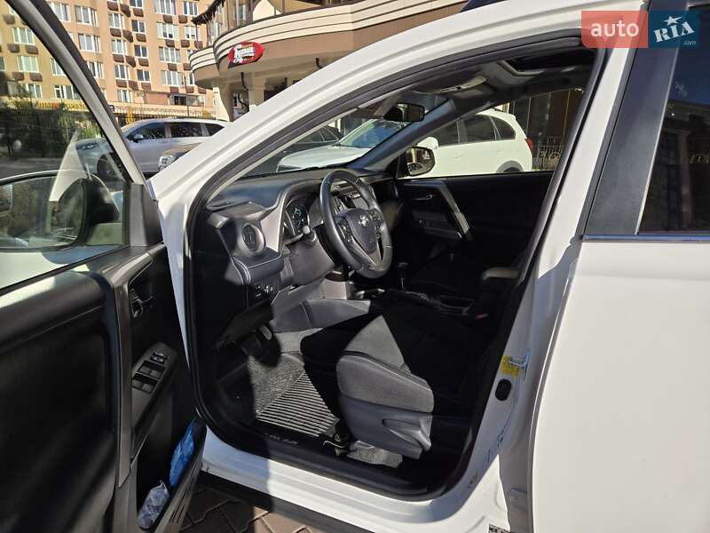 Внедорожник / Кроссовер Toyota RAV4 2017 в Киеве фото 16 Внедорожник / Кроссовер Toyota RAV4 2017 в Киеве