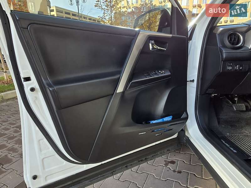 Внедорожник / Кроссовер Toyota RAV4 2017 в Киеве фото 19 Внедорожник / Кроссовер Toyota RAV4 2017 в Киеве