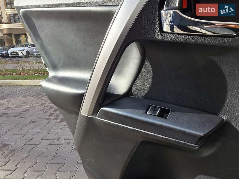 Внедорожник / Кроссовер Toyota RAV4 2017 в Киеве фото 22 Внедорожник / Кроссовер Toyota RAV4 2017 в Киеве