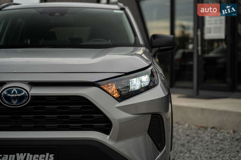 Позашляховик / Кросовер Toyota RAV4 2019 в Чернівцях