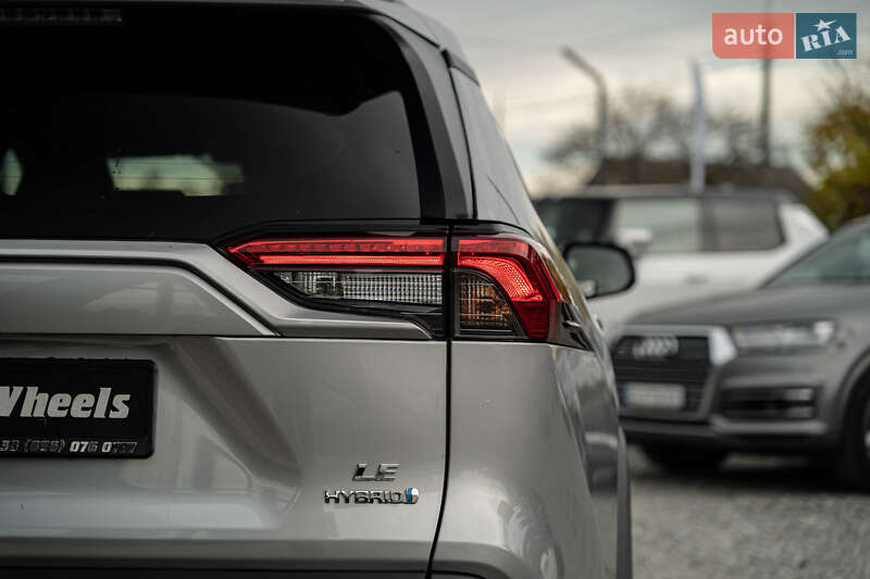 Позашляховик / Кросовер Toyota RAV4 2019 в Чернівцях