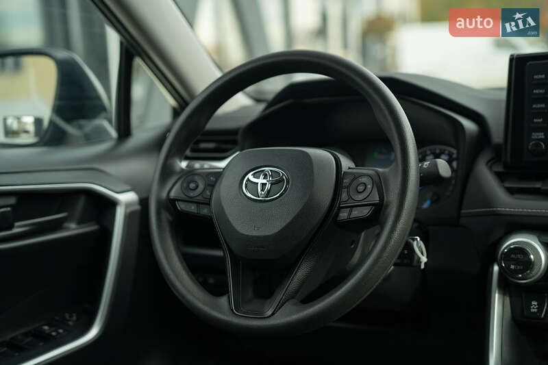 Позашляховик / Кросовер Toyota RAV4 2019 в Чернівцях