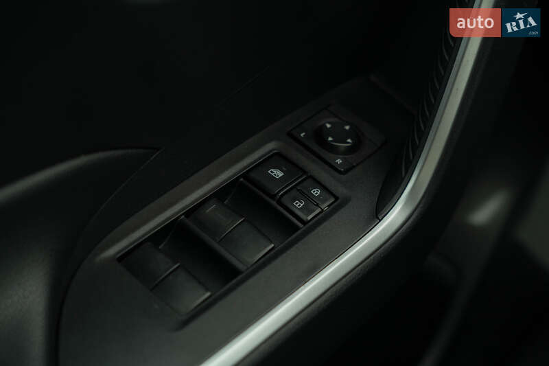 Позашляховик / Кросовер Toyota RAV4 2019 в Чернівцях