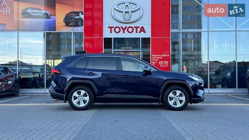 Внедорожник / Кроссовер Toyota RAV4 2019 в Ивано-Франковске