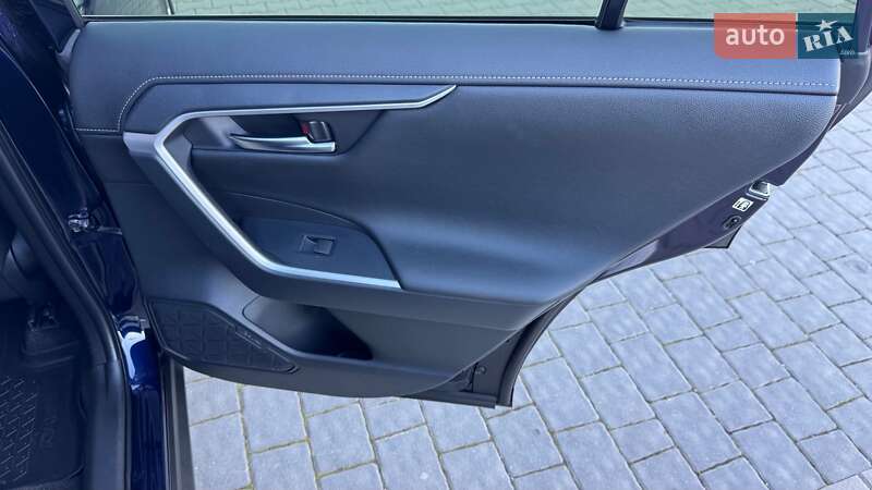 Внедорожник / Кроссовер Toyota RAV4 2019 в Ивано-Франковске