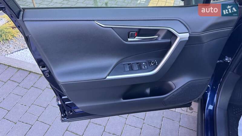 Внедорожник / Кроссовер Toyota RAV4 2019 в Ивано-Франковске