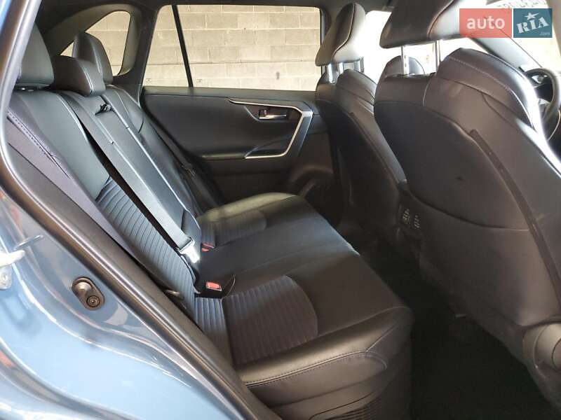 Позашляховик / Кросовер Toyota RAV4 2022 в Києві