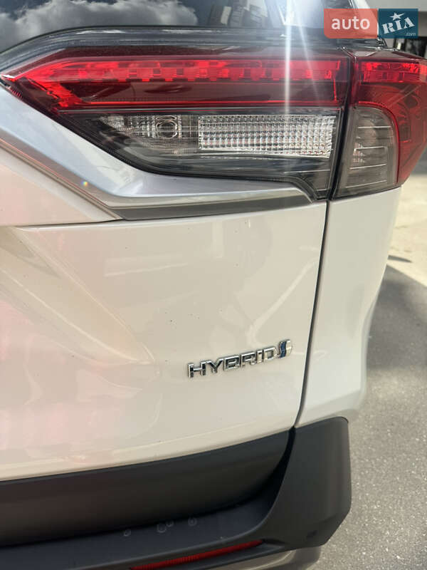 Внедорожник / Кроссовер Toyota RAV4 2018 в Киеве