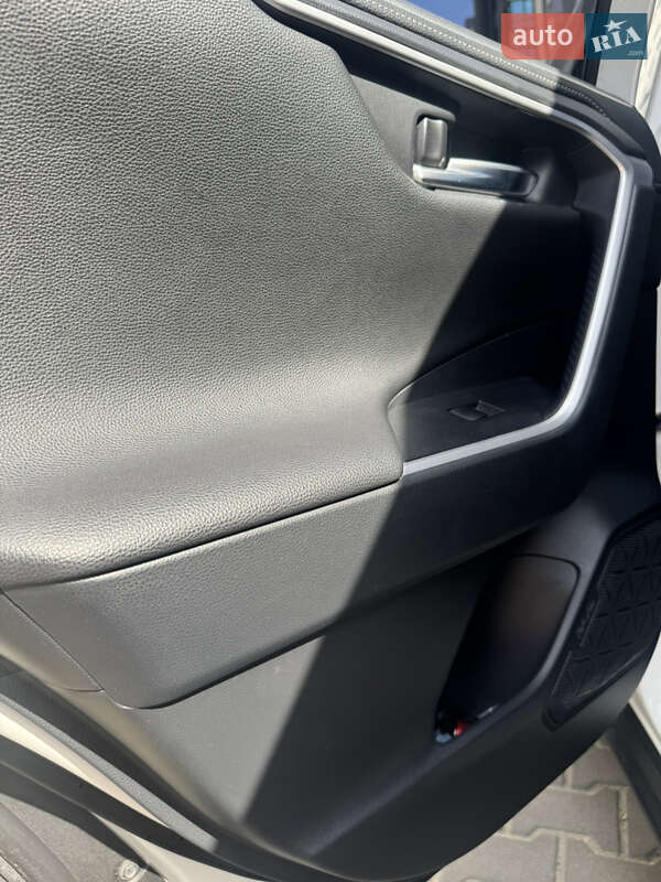 Внедорожник / Кроссовер Toyota RAV4 2018 в Киеве