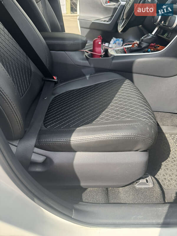 Внедорожник / Кроссовер Toyota RAV4 2018 в Киеве