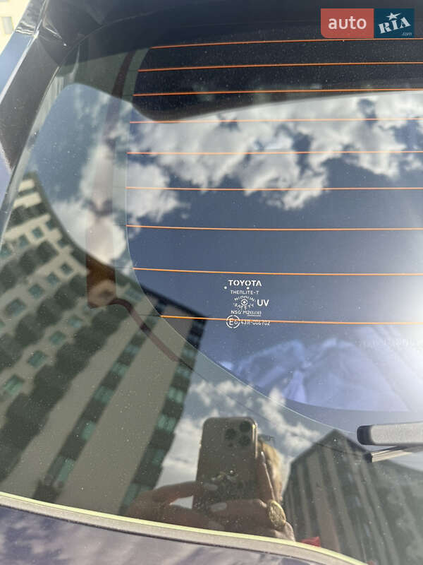 Внедорожник / Кроссовер Toyota RAV4 2018 в Киеве